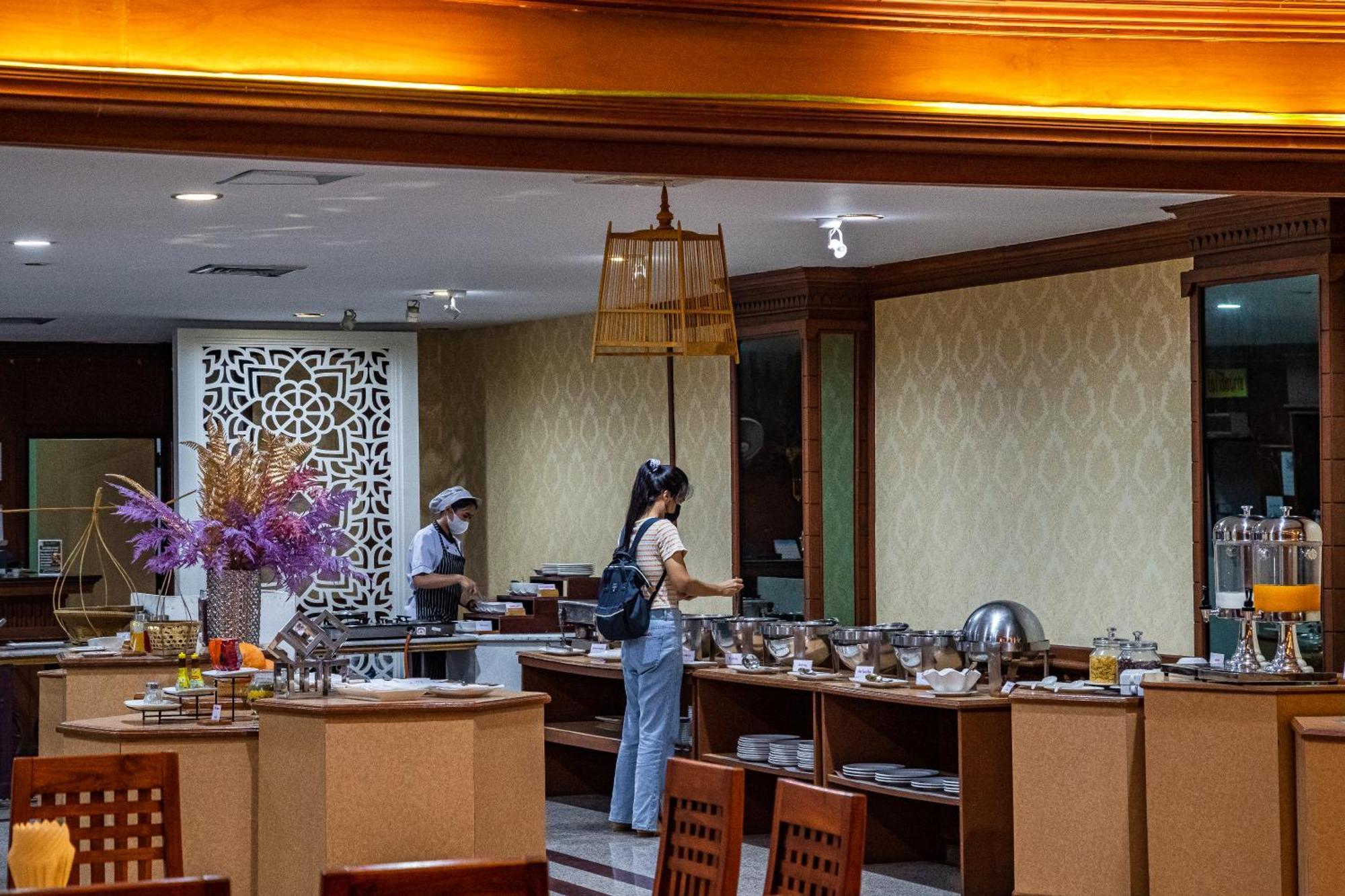 Thong Tarin Hotel Szurin Kültér fotó