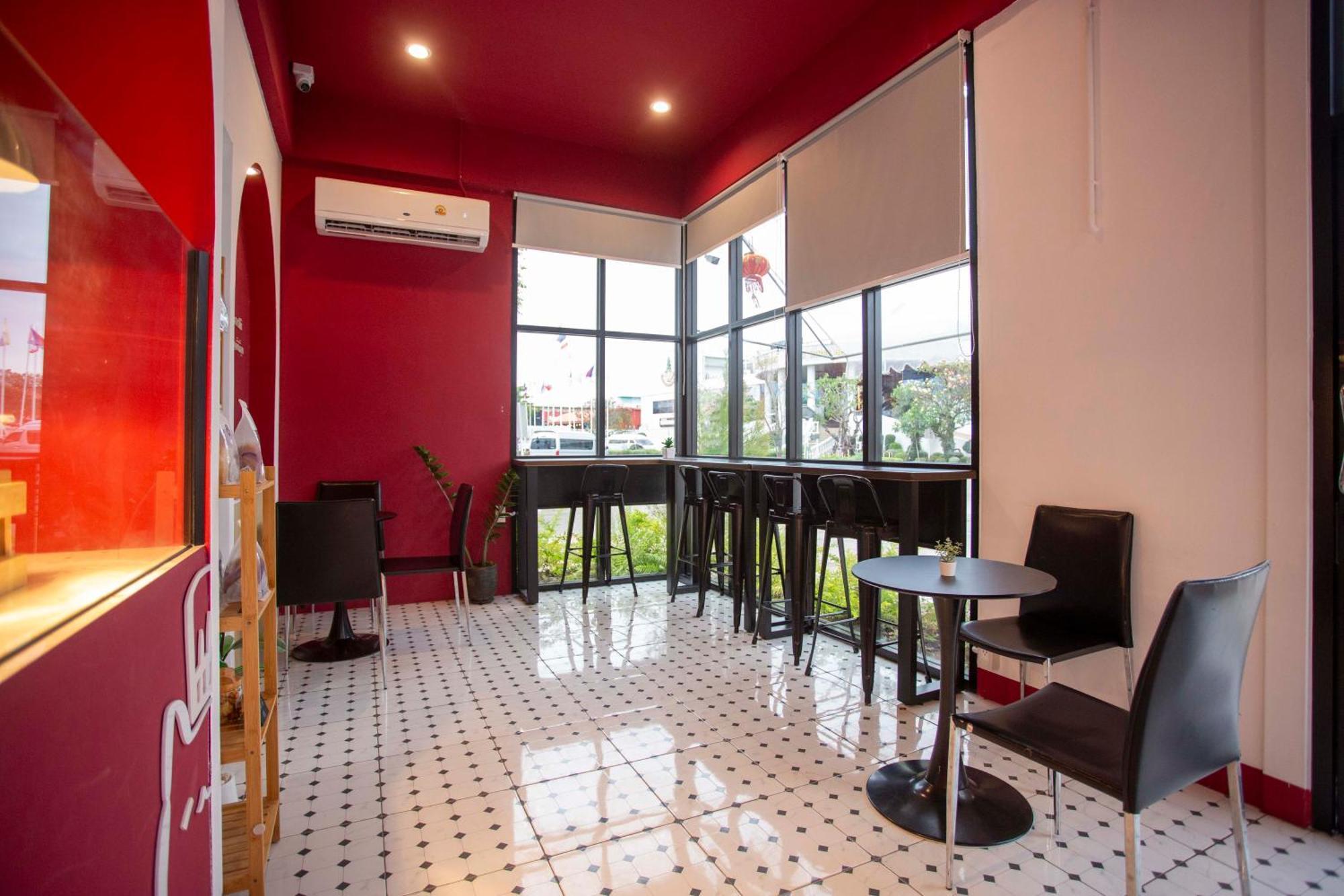 Thong Tarin Hotel Szurin Kültér fotó
