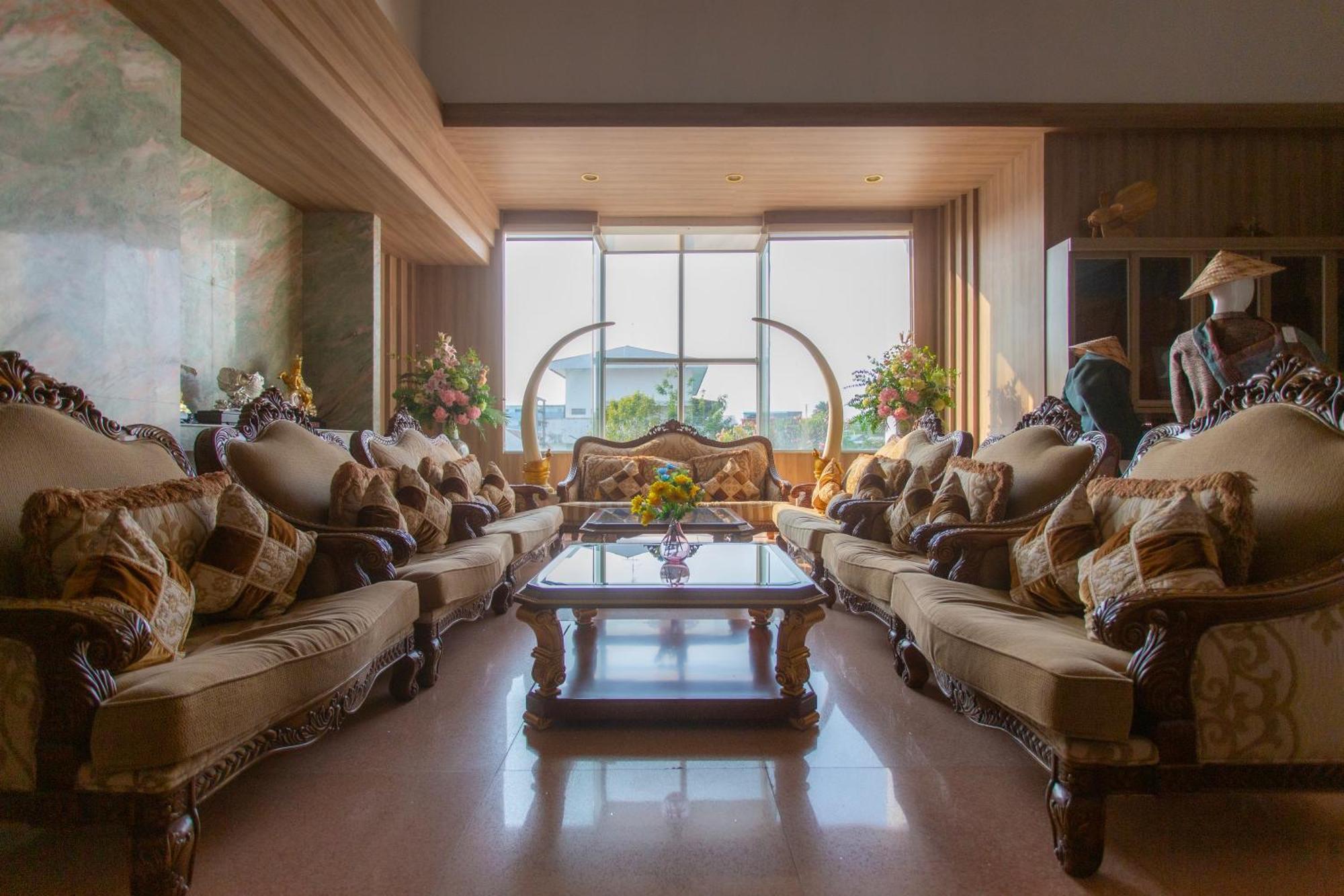 Thong Tarin Hotel Szurin Kültér fotó
