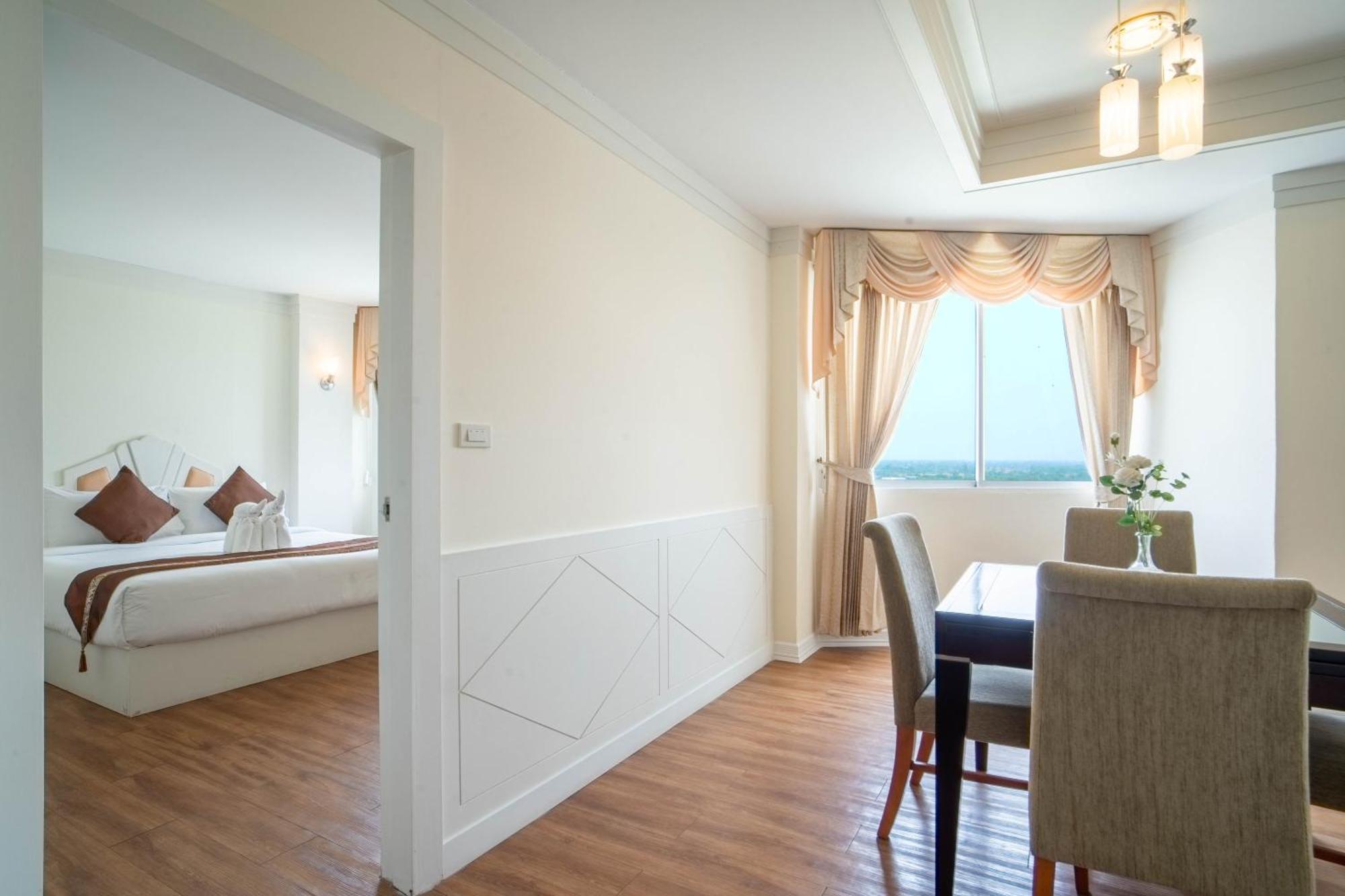 Thong Tarin Hotel Szurin Kültér fotó