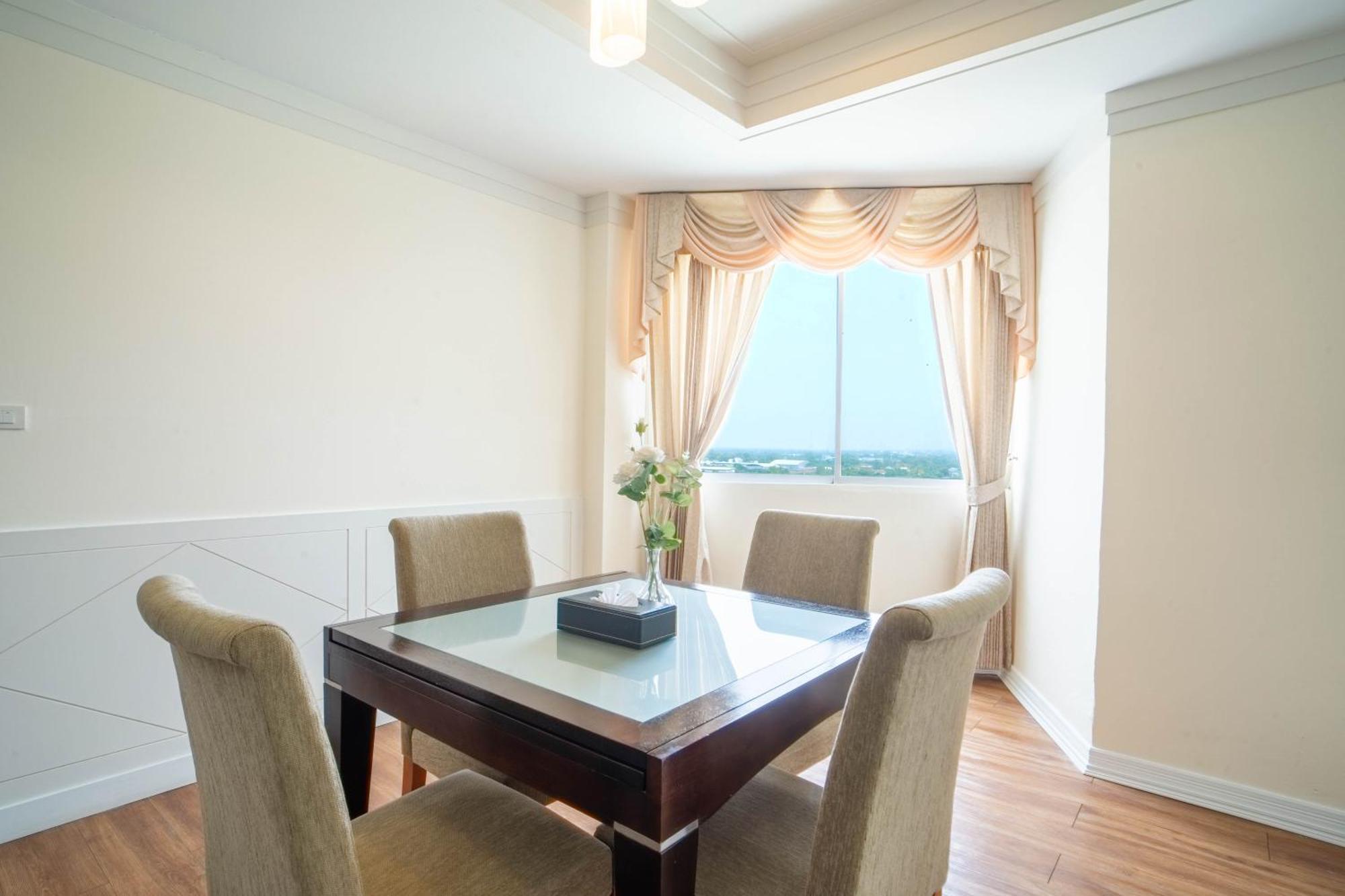 Thong Tarin Hotel Szurin Kültér fotó