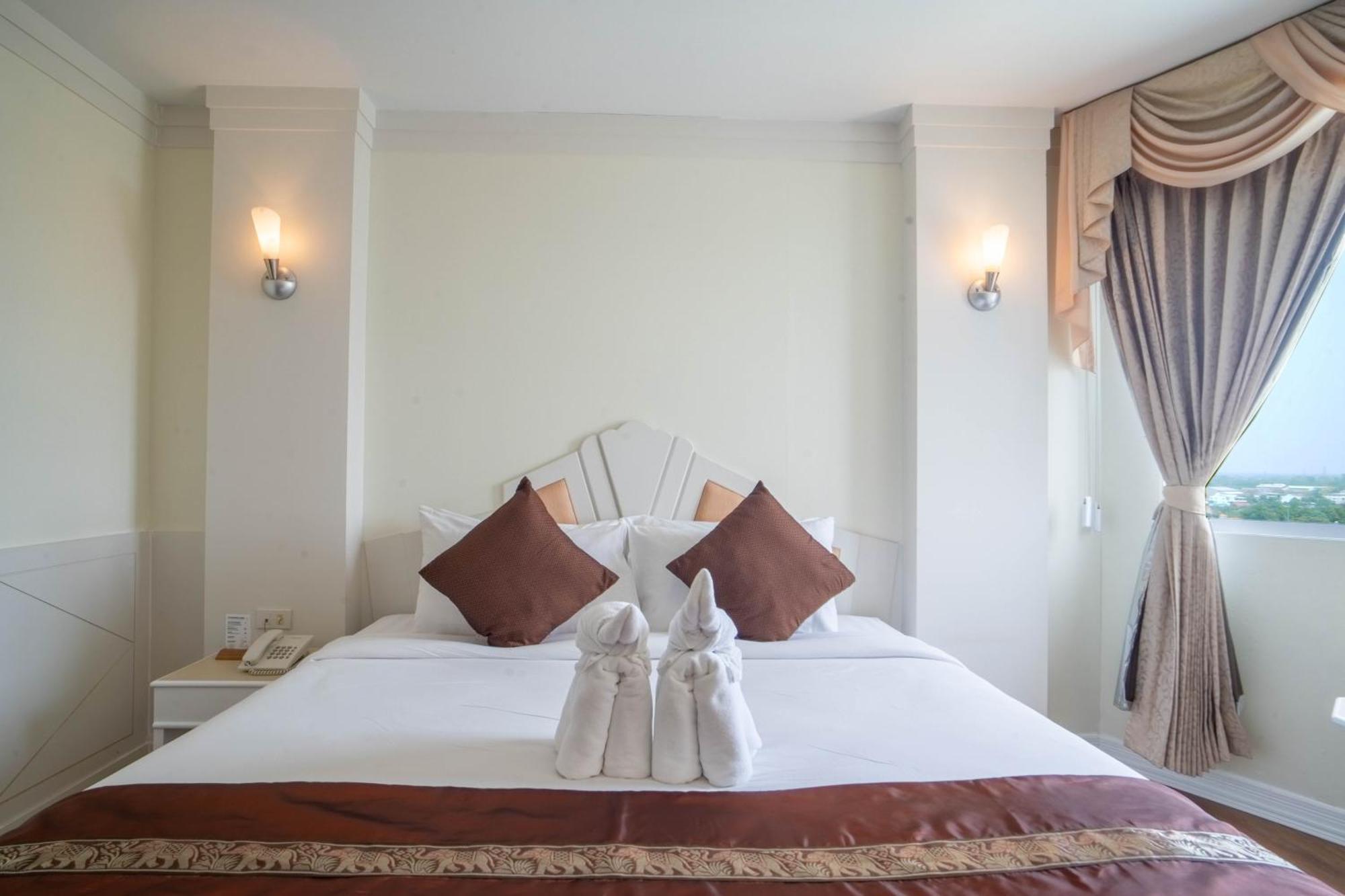 Thong Tarin Hotel Szurin Kültér fotó