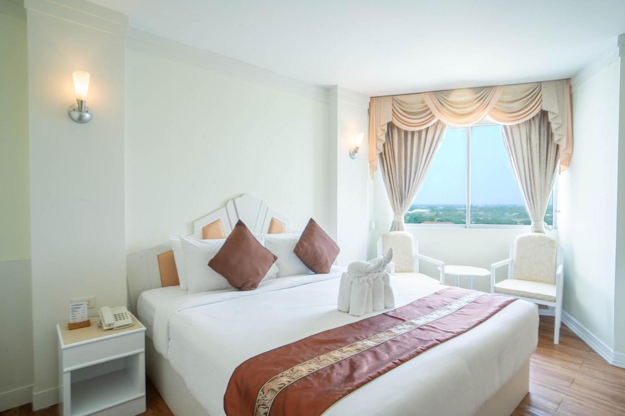 Thong Tarin Hotel Szurin Kültér fotó