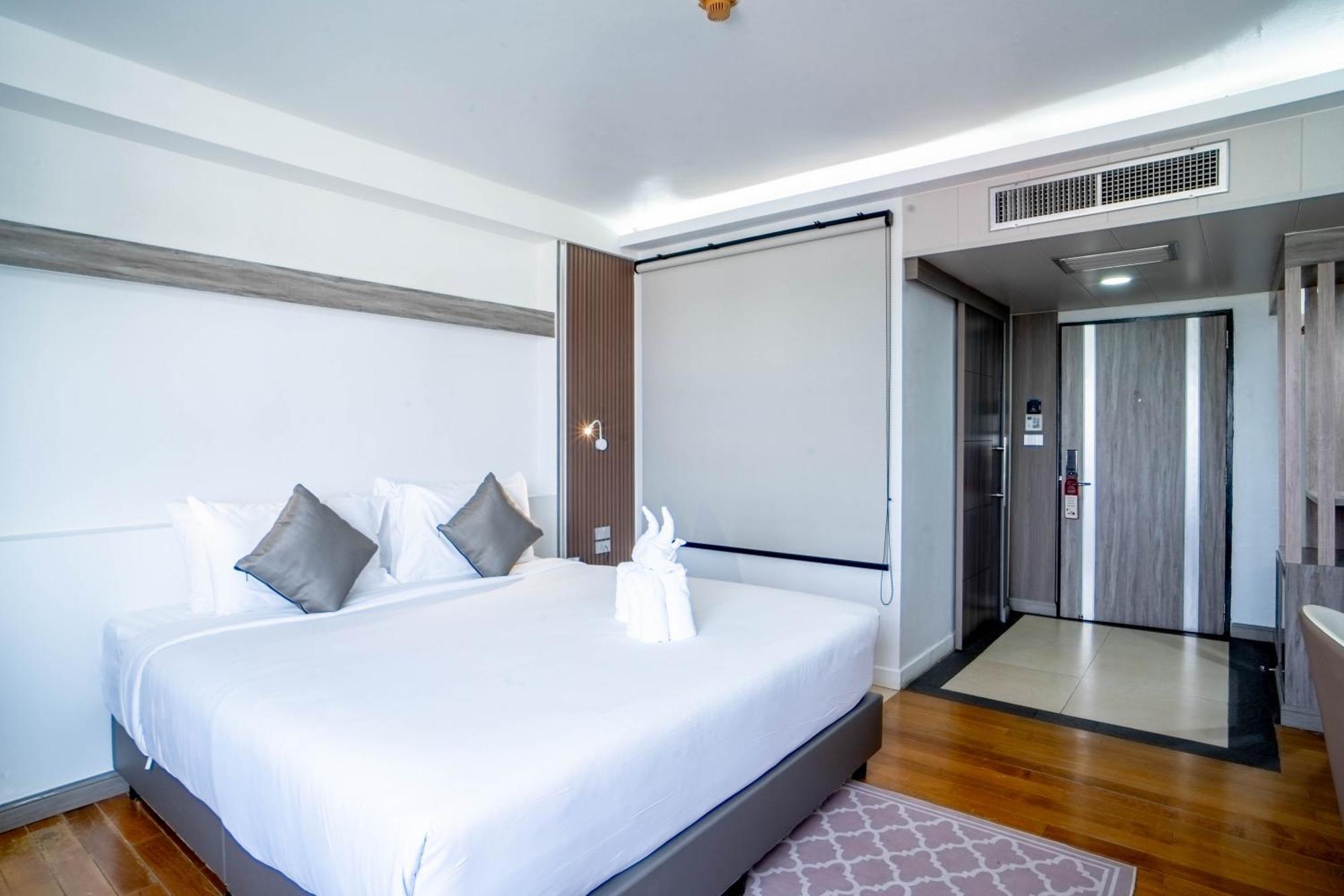 Thong Tarin Hotel Szurin Kültér fotó