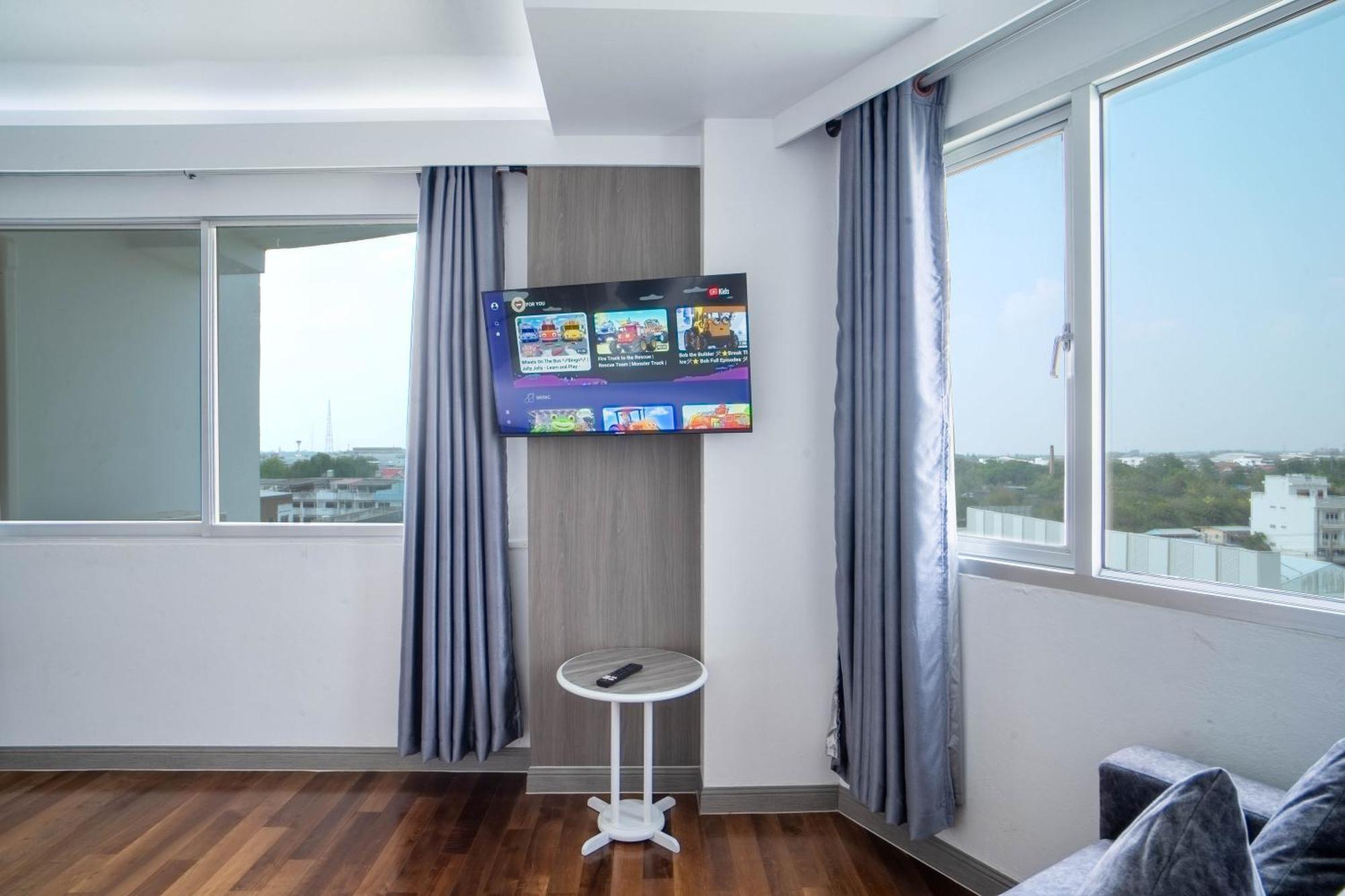 Thong Tarin Hotel Szurin Kültér fotó