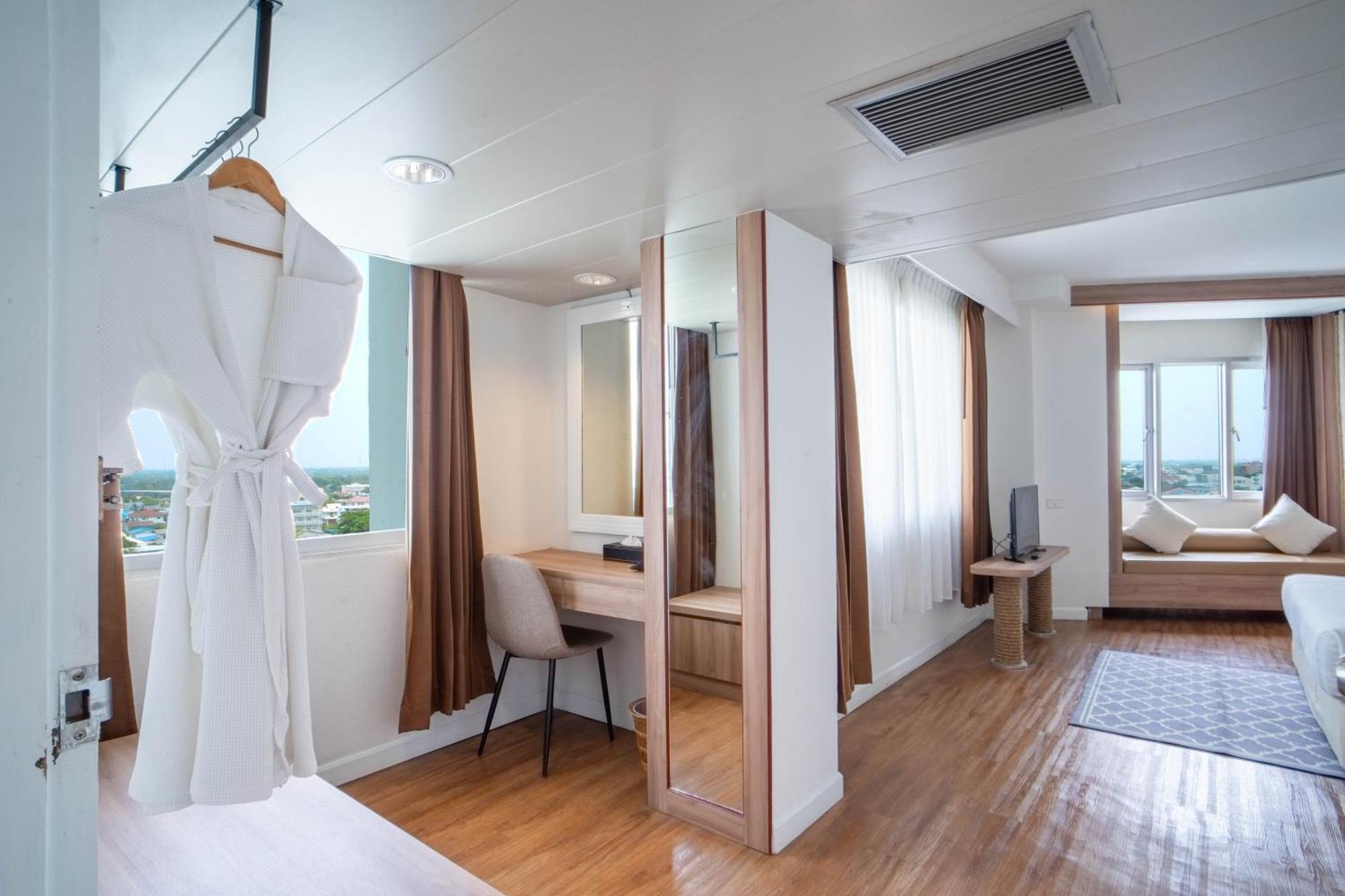 Thong Tarin Hotel Szurin Kültér fotó