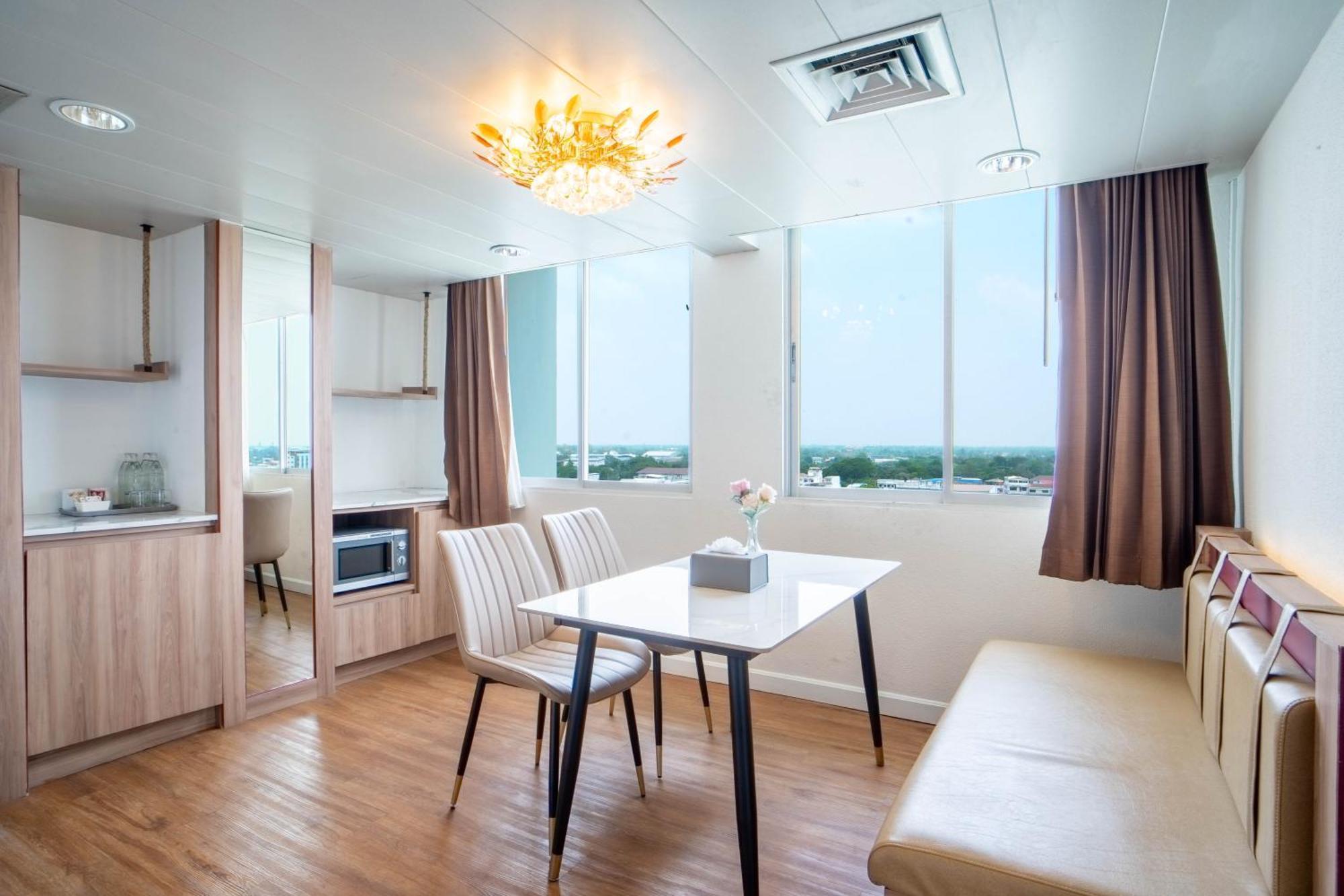 Thong Tarin Hotel Szurin Kültér fotó