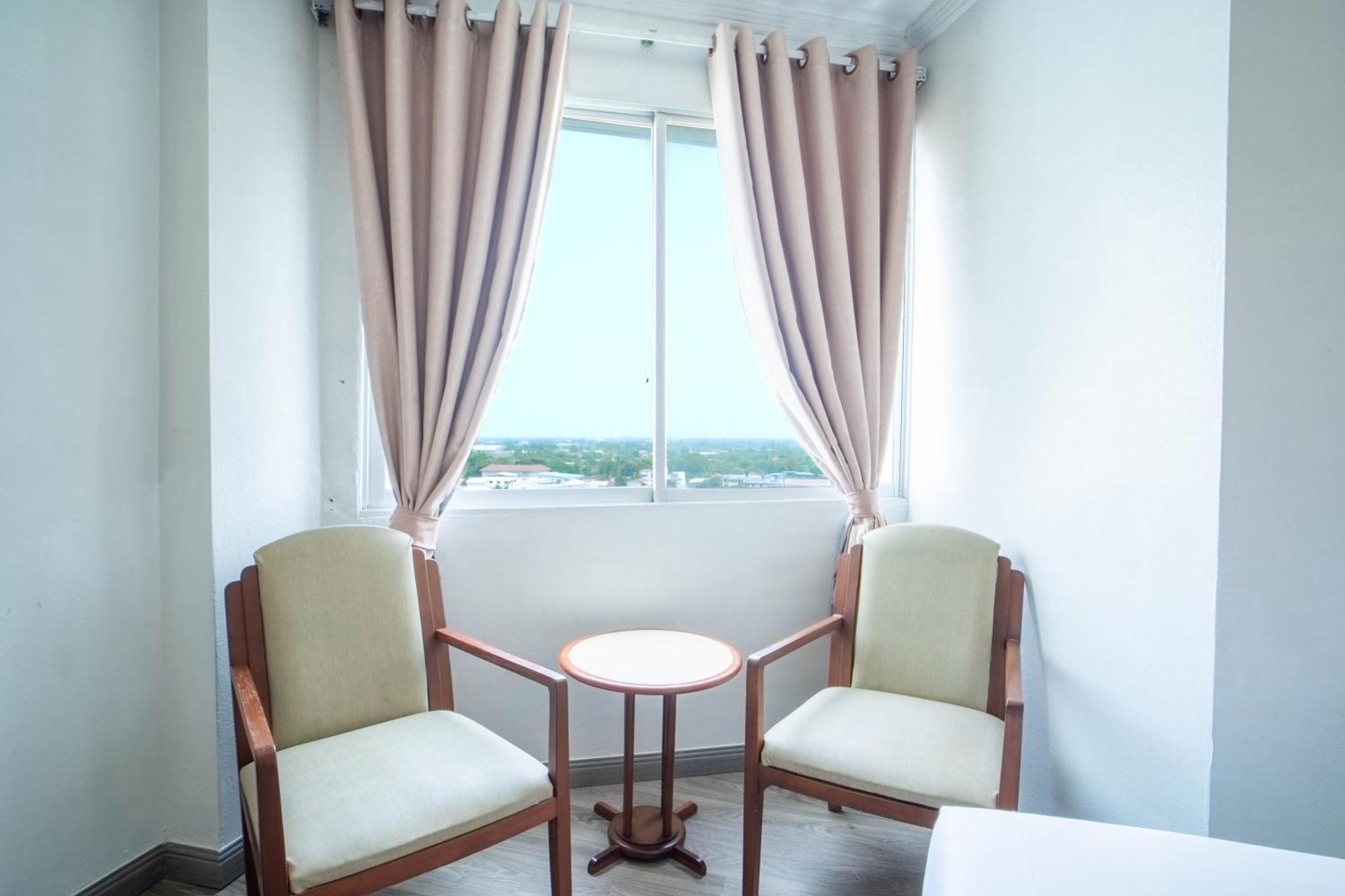 Thong Tarin Hotel Szurin Kültér fotó