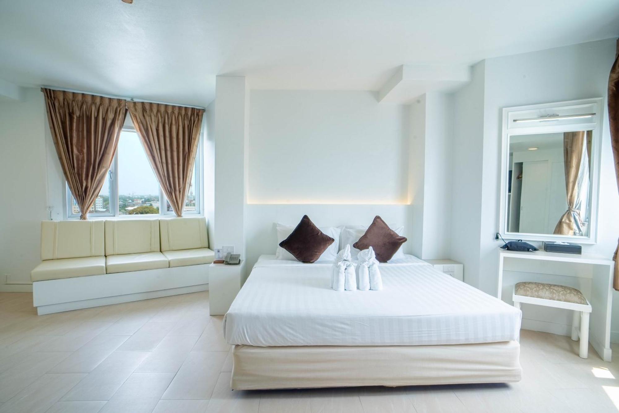 Thong Tarin Hotel Szurin Kültér fotó