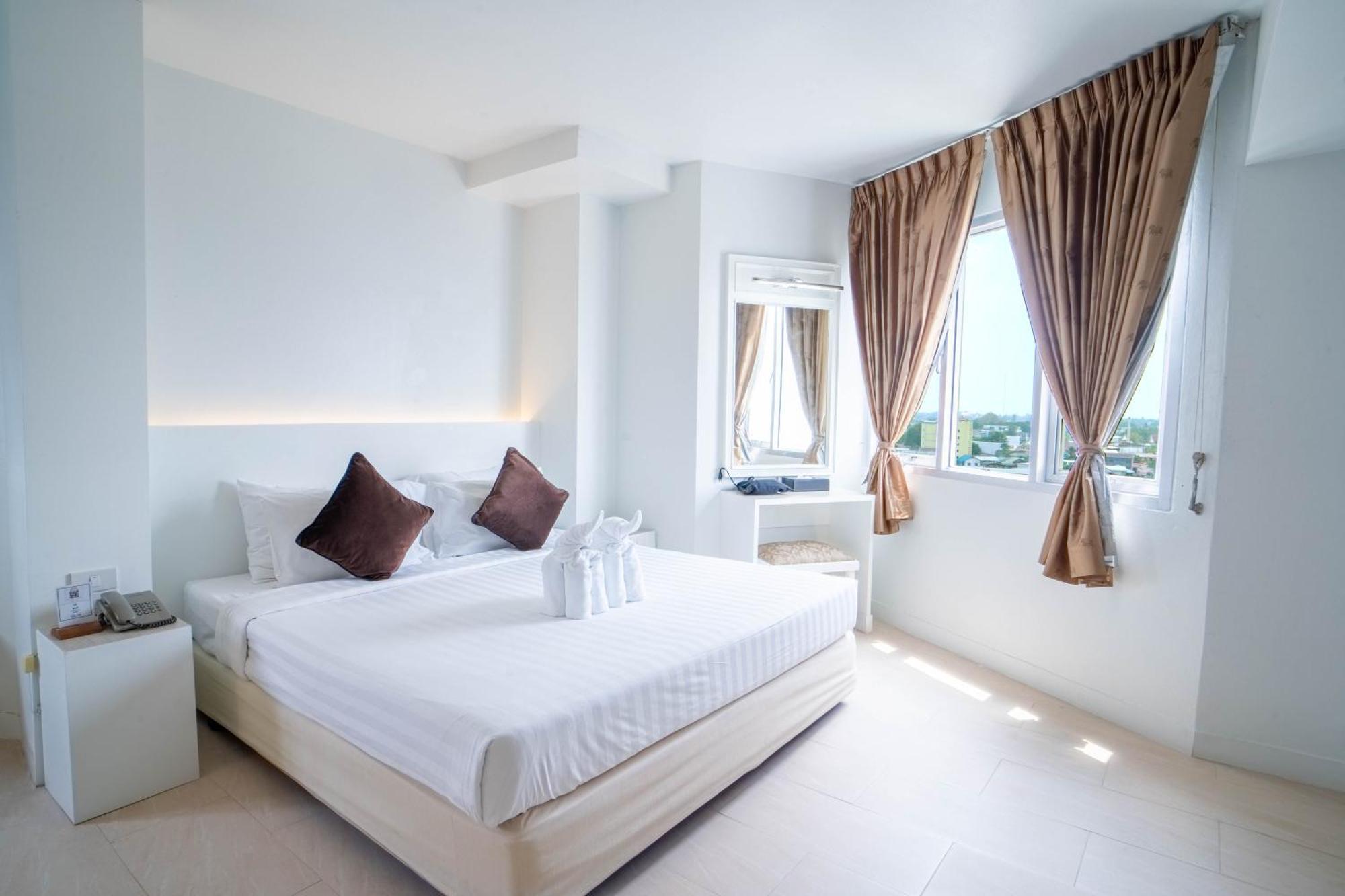 Thong Tarin Hotel Szurin Kültér fotó