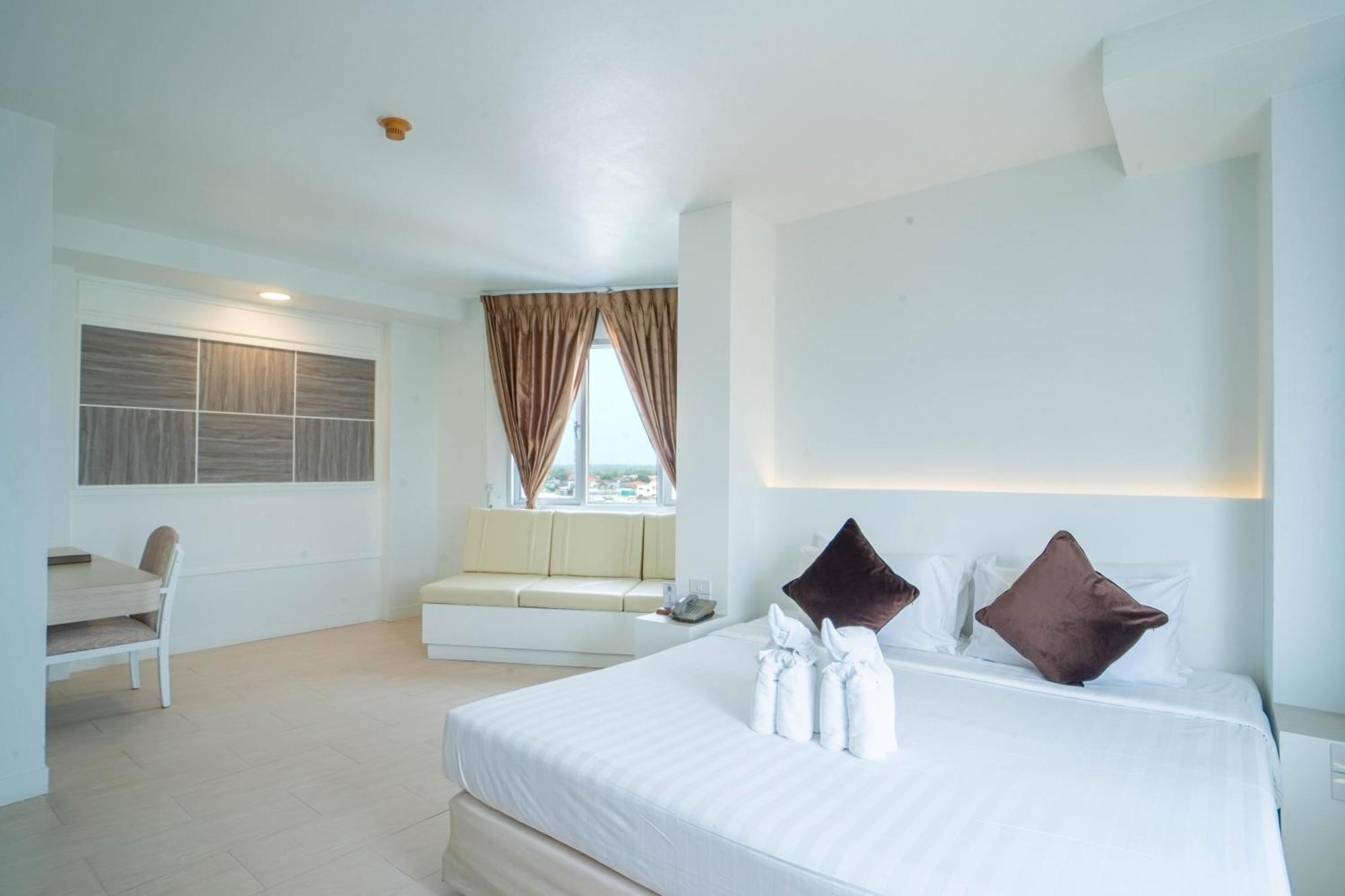 Thong Tarin Hotel Szurin Kültér fotó