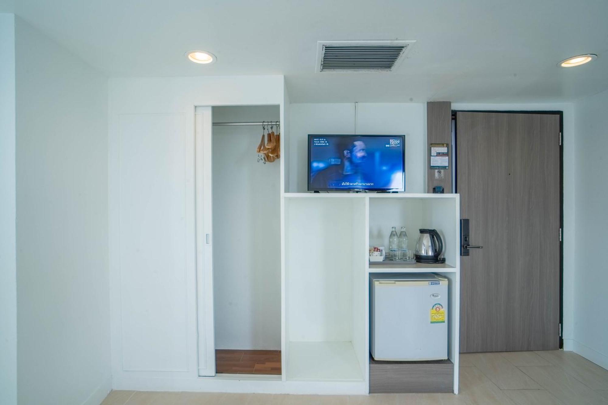 Thong Tarin Hotel Szurin Kültér fotó